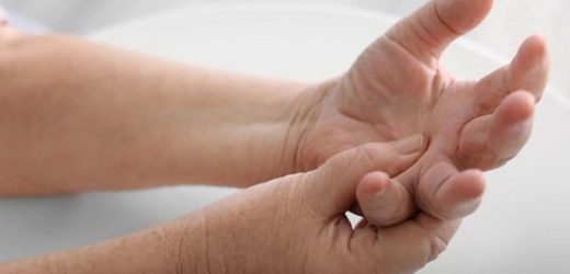 Tìm hiểu nguyên nhân và phương pháp điều trị tê bàn tay